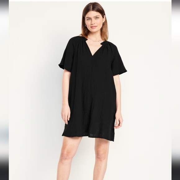 Old Navy Dresses & Skirts - Old Navy NWT crinkle gauze swing dress with pockets